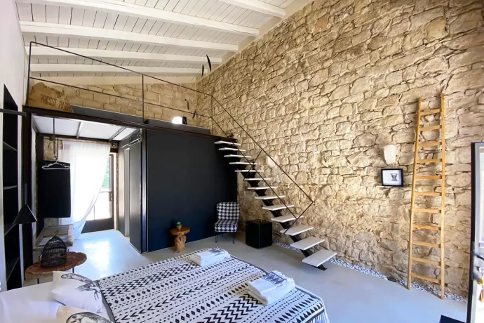 Обновлённый старинный каменный дом на Сицилии, Италия