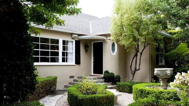 Дом обросший плющом в Лос-Анджелесе