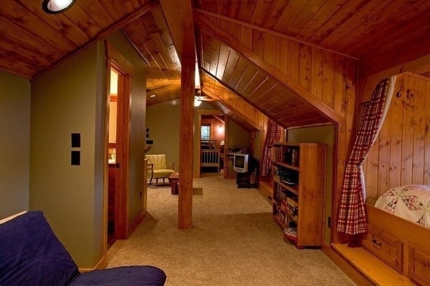 Классический дом в лесу с уютным деревенским интерьером