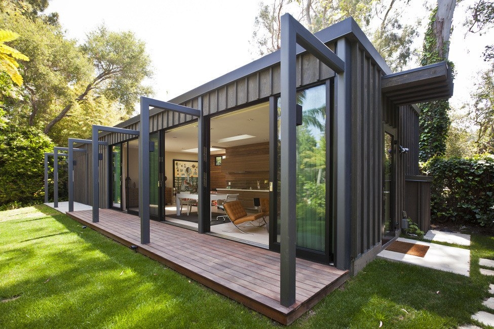 Рабочая студия в скандинавском стиле в дополнение к калифорнийской резиденции Рабочая студия в скандинавском стиле в дополнение к калифорнийской резиденции