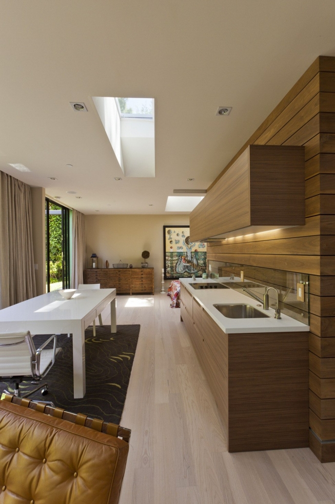 Рабочая студия в скандинавском стиле в дополнение к калифорнийской резиденции Рабочая студия в скандинавском стиле в дополнение к калифорнийской резиденции