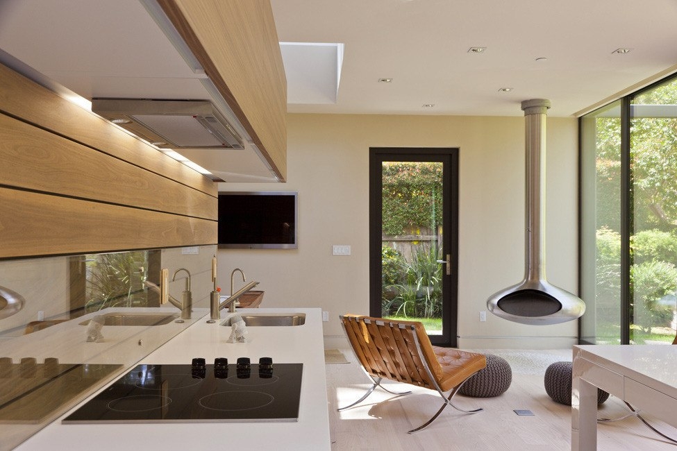 Рабочая студия в скандинавском стиле в дополнение к калифорнийской резиденции Рабочая студия в скандинавском стиле в дополнение к калифорнийской резиденции