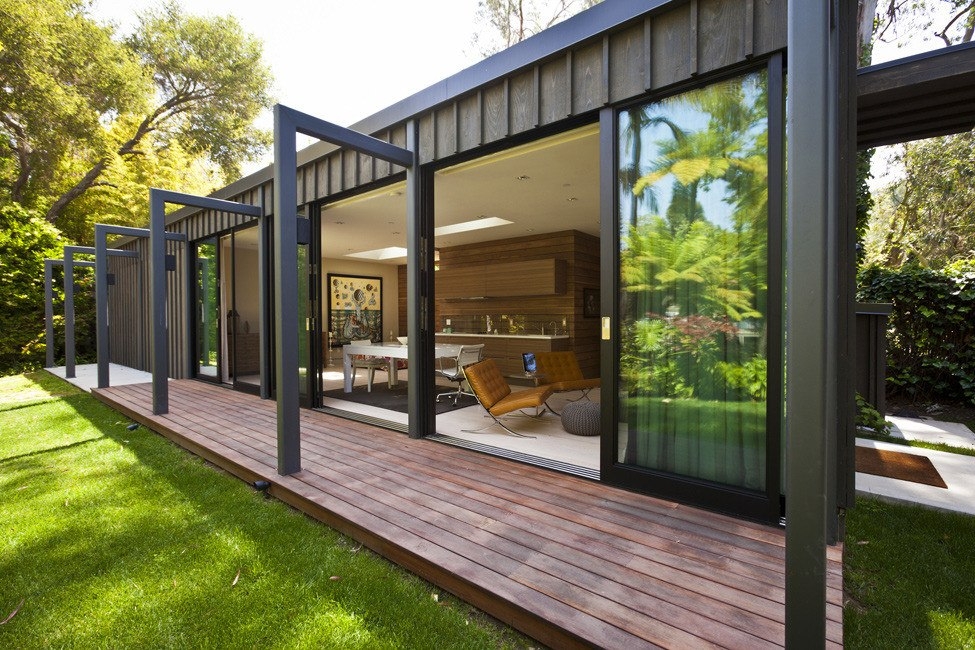 Рабочая студия в скандинавском стиле в дополнение к калифорнийской резиденции Рабочая студия в скандинавском стиле в дополнение к калифорнийской резиденции