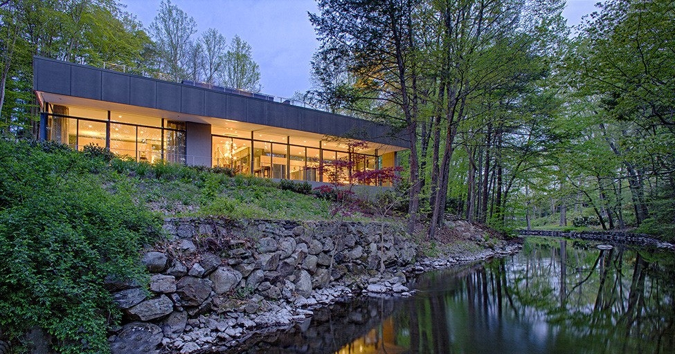 Зеленая крыша частного дома в Коннектикуте