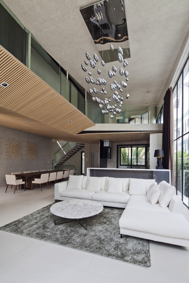 Дом с бассейном на крыше в Хошимине