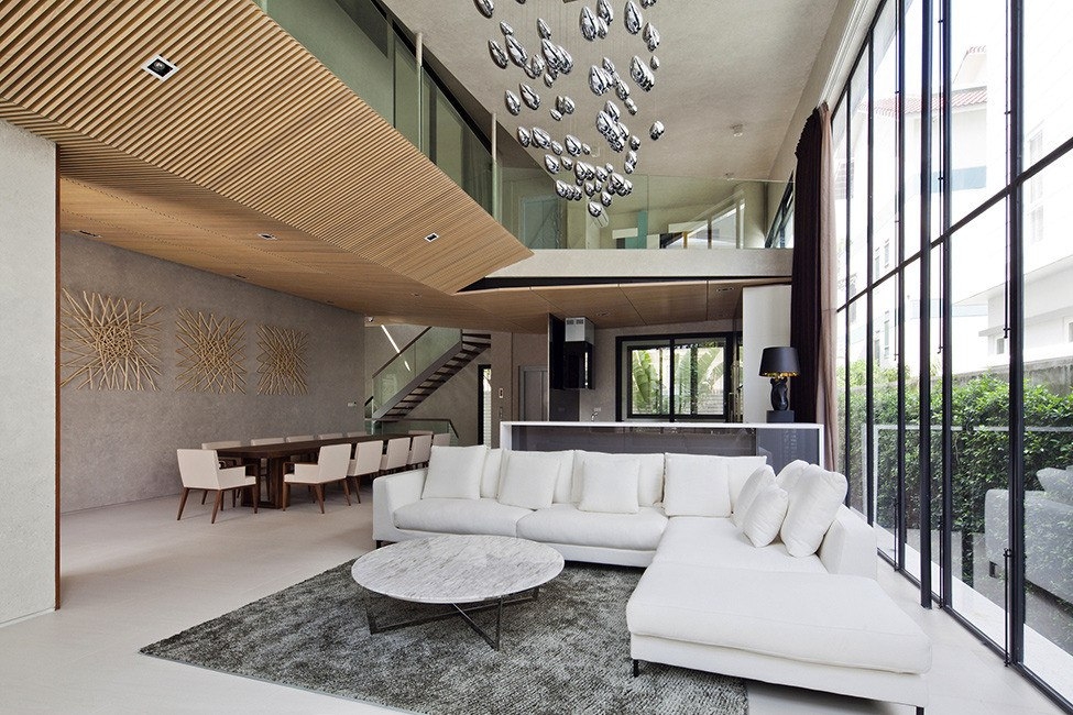 Дом с бассейном на крыше в Хошимине