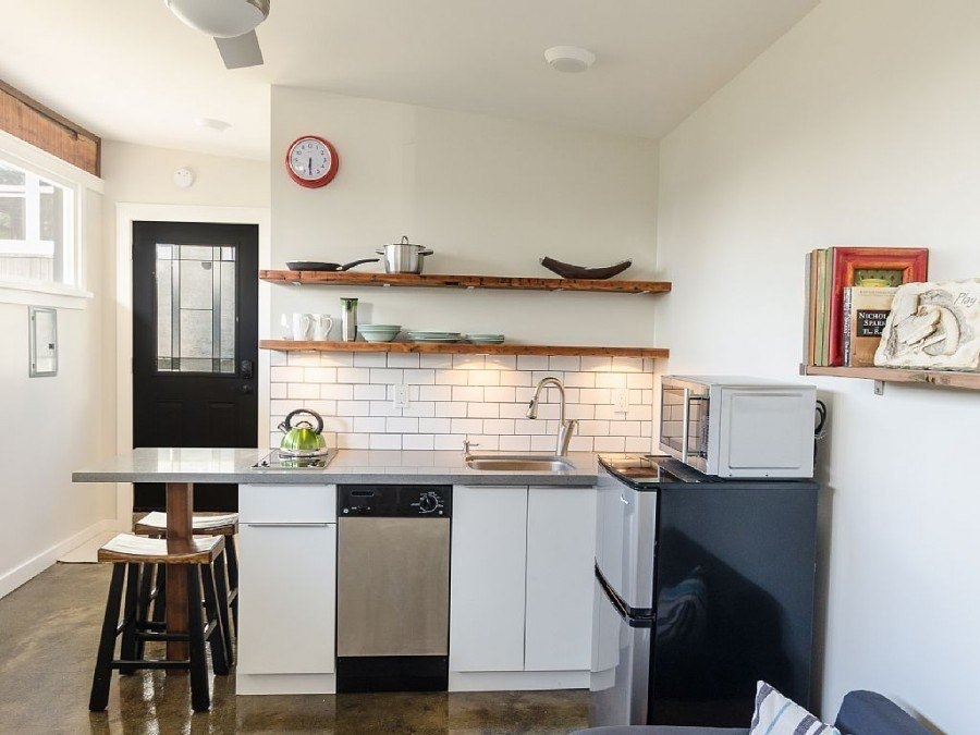 Уютный домик из старого гаража