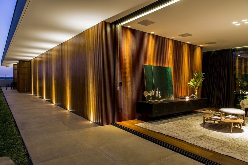 Частный дом с чертами бразильского модернизма