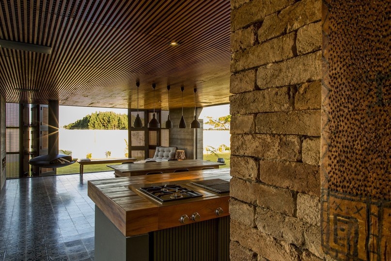 Частный дом с чертами бразильского модернизма