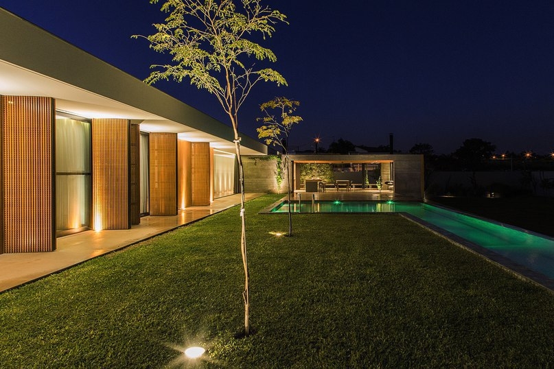 Частный дом с чертами бразильского модернизма