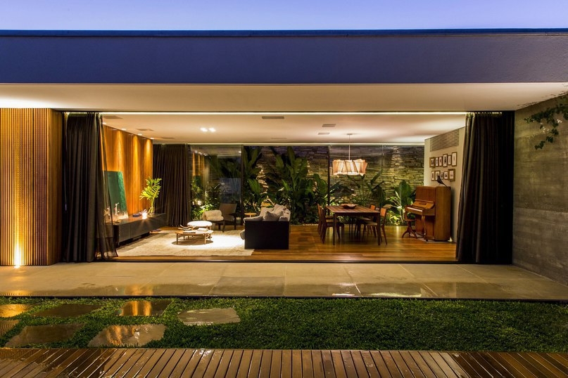 Частный дом с чертами бразильского модернизма