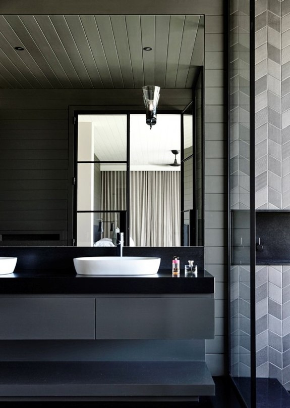 Современный дизайн в темных тонах в Австралии