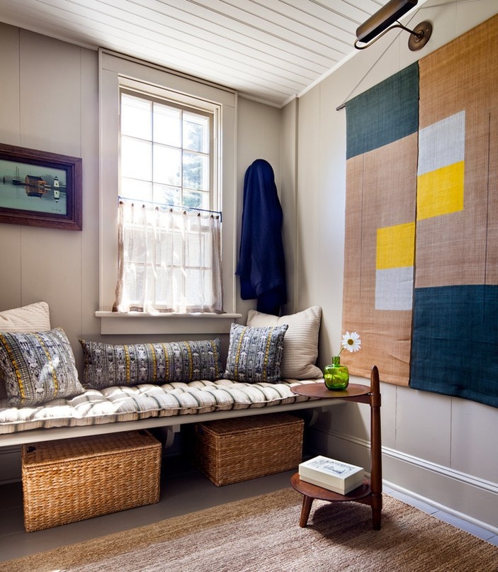 Дом в США с просторным задним двором и прудом