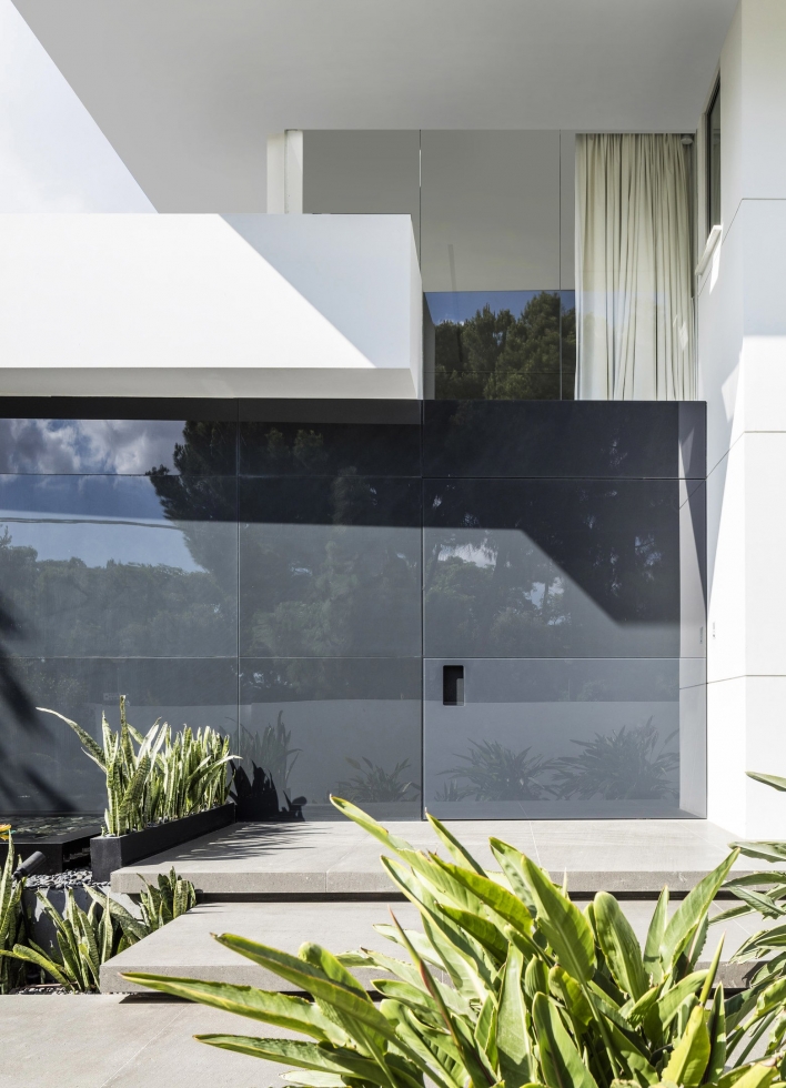 Чёрно-белый дом в Тель-Авиве